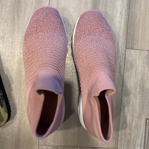 Mauve tennis shoes - Picture 1 of 2